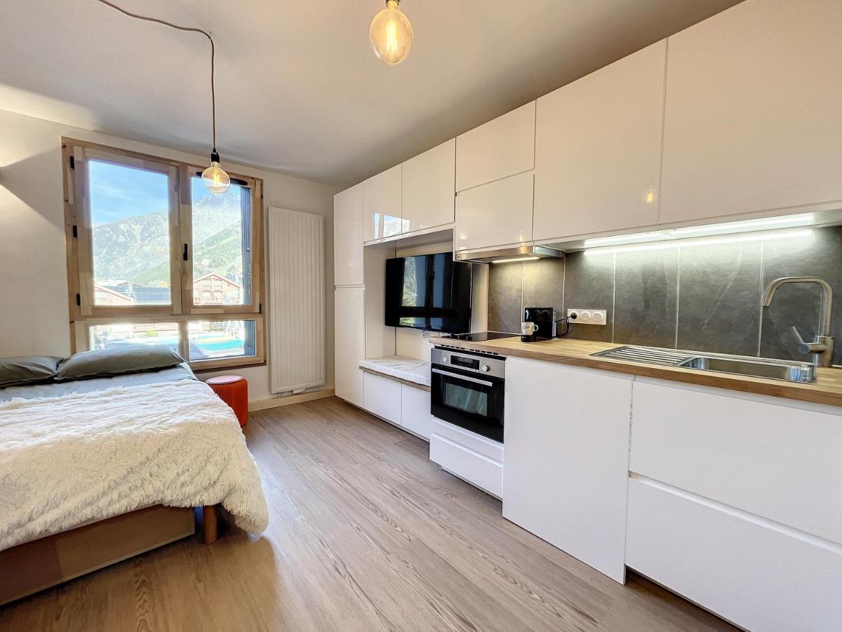 Superbe Studio Refait A Neuf Et Tout Equipe Avec Parking Chamonix Exterior foto